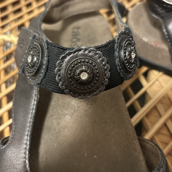 TAOS Eden 2 Silver Pewter Women's Size 7 Strap Flat Comfort Sandals - Picture 3 of 6